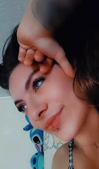 Hanna, 24
