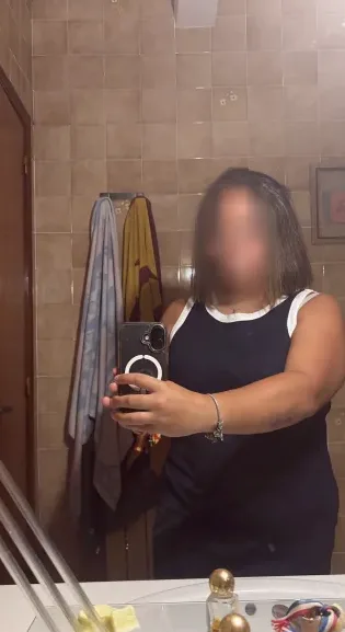Jasmin, 22