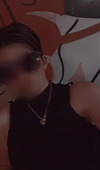 Juliane, 23