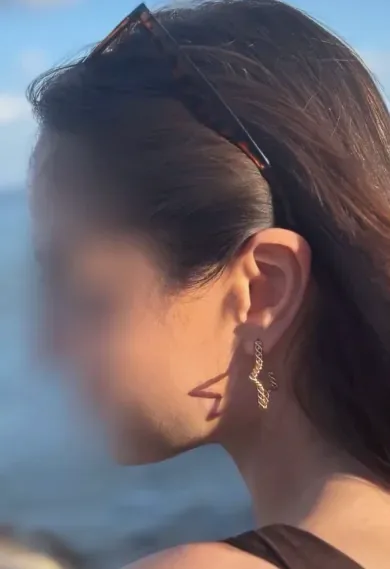Larissa, 31