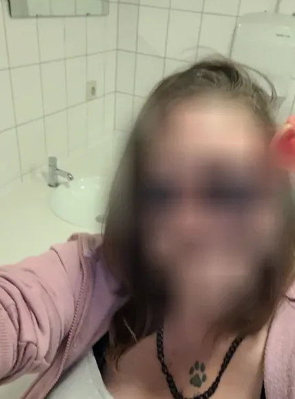 Larissa, 33