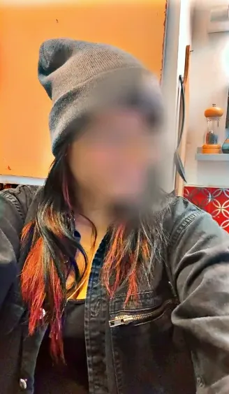 Lucia, 32