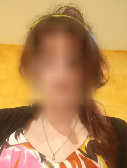 Manuela, 35