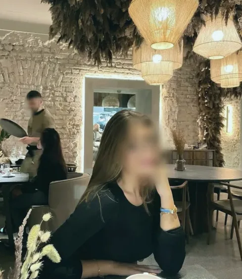 Manuela, 25