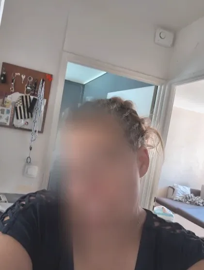 Manuela, 40
