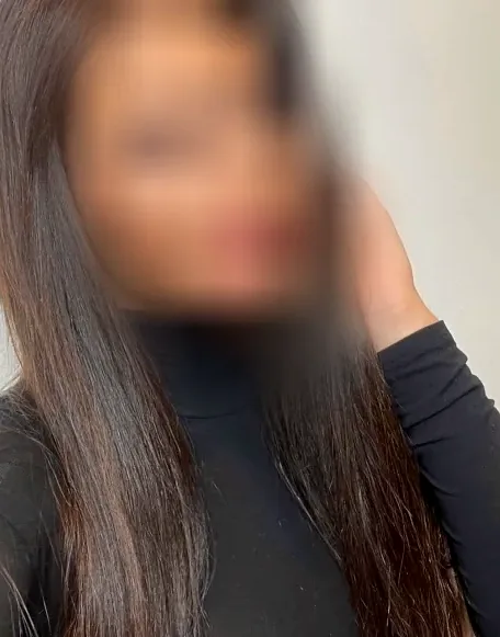 Simone, 28